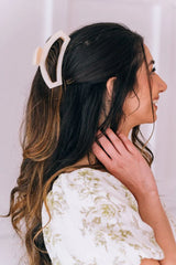 Open Almond Beige Medium Claw Hair Clip